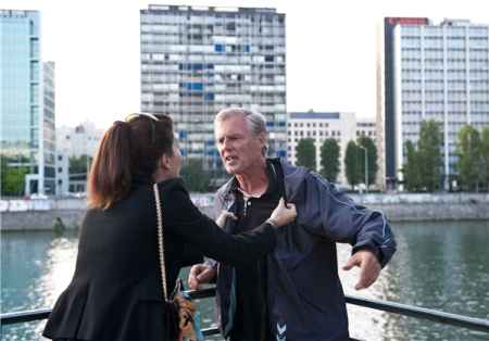 یک روز دیگر - حسن فتحی