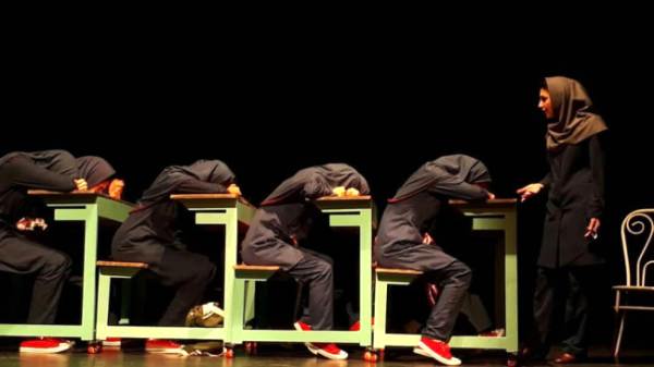 نمایش پدر آن مهدی فرشیدی پور