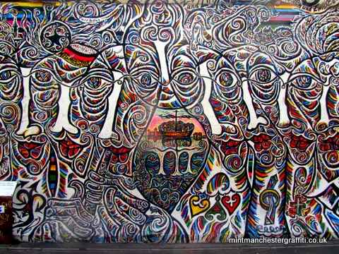 اجرای آثار گرافیتی، در ساختمانِ در شرف تخریب در برلین