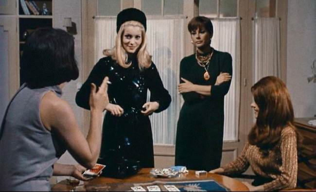 نگاه روانکاوانه به فیلم زیبای روز ساخته لوئیس بونوئل، گریز به تکرار